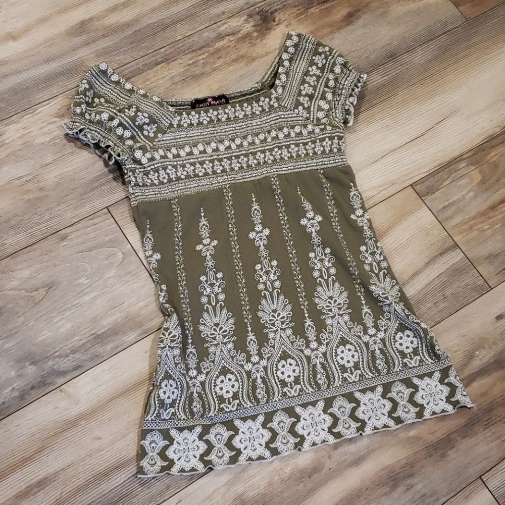 Lovely Almost Famous top